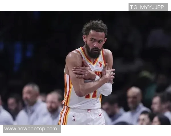 美记：特雷·杨将在明天接受核磁共振检查，确定右膝伤势程度